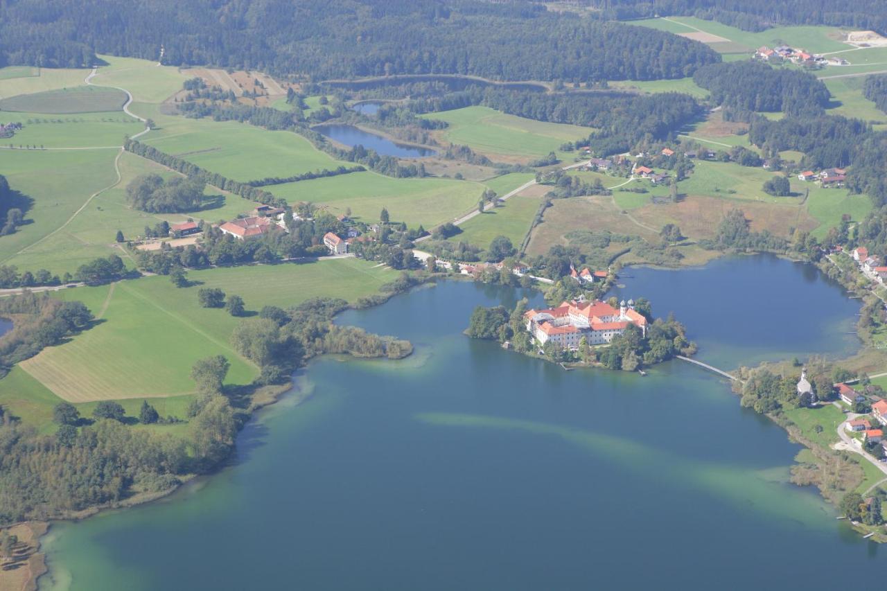 Haus Rufinus Am Kloster Seeon Екстериор снимка